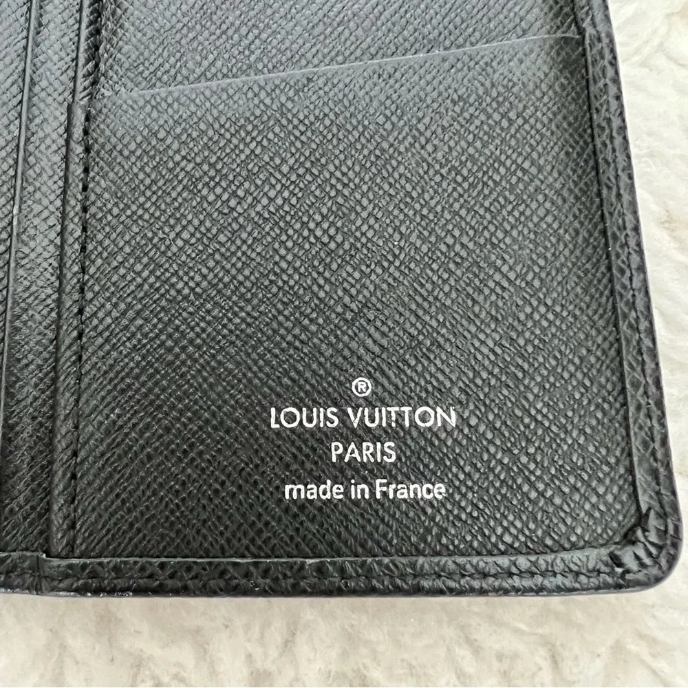 Louis Vuitton Portefeuille Taiga M32572 Black Leather SP4182 Unisex Long Wallet